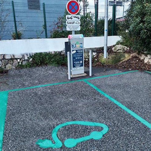 Borne recharge Wiiiz - Villeneuve-Loubet